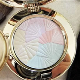 Phấn phủ  ngũ sắc Whoo Gongjinhyang Mi Color Pact mang lại làn da tươi trẻ, sáng và mịn màng